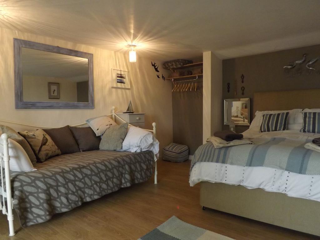 The Swallows Guest House Нюкий Стая снимка