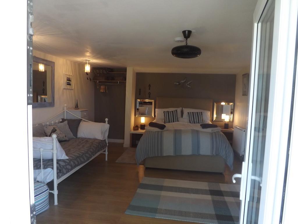 The Swallows Guest House Нюкий Екстериор снимка
