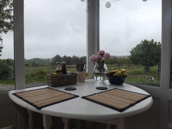 The Swallows Guest House Нюкий Екстериор снимка